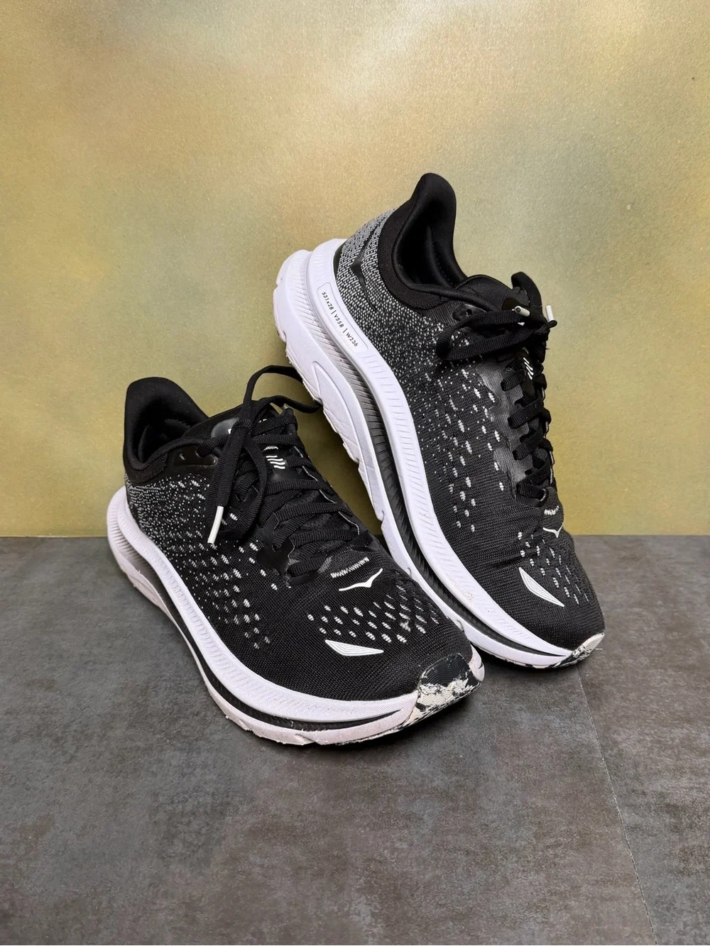 Hoka One One Kawana Women's Black/White Running Shoes Size 8.5B